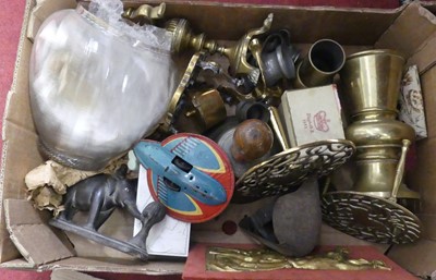 Lot 638 - A collection of metalware, to include a cast...