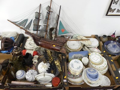 Lot 660 - A collection of items ot include New Chelsea...