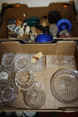 Lot 666 - A collection of ceramics and glass, to include...