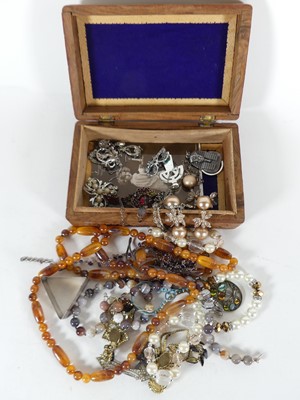 Lot 428 - A collection of costume jewellery, to include...