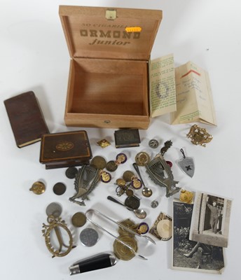 Lot 474 - A collection of items to include a pair of...