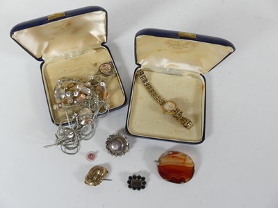 Lot 481 - A collection of jewellery, to include a...