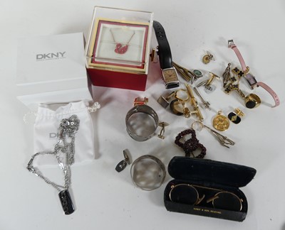 Lot 484 - A collection of costume jewellery and...