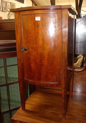 Lot 1479 - An Edwardian mahogany ledgeback bowfront...