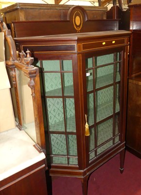 Lot 1481 - An Edwardian mahogany and chequer strung...