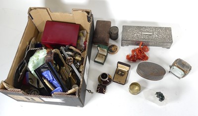 Lot 441 - A collection of miscellaneous items, to...