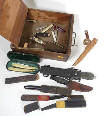 Lot 447 - A collection of knives, to include a Wenoka...