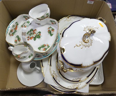 Lot 604 - A collection of mixed ceramics, to include...