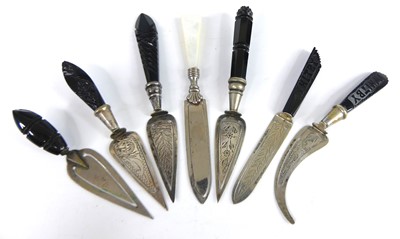 Lot A collection of Victorian jet handled and...