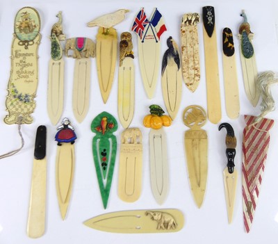 Lot A collection of celluloid/bakelite/plastic...