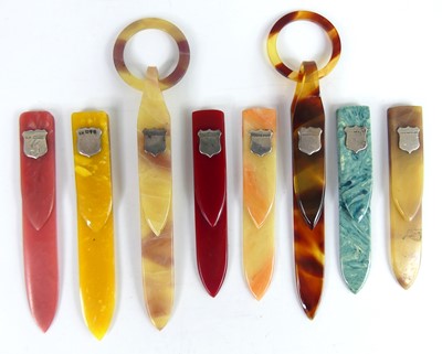 Lot A collection of George V silver mounted...