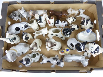 Lot 40 - A box of various mid-to-small sized porcelain...