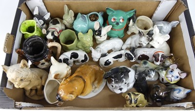 Lot 47 - A box of various pottery and ceramic...