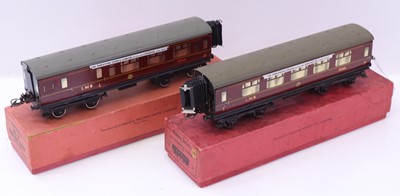 Lot 167 - Two 1937-41 Hornby 0-gauge bogie corridor...