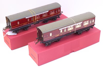Lot 163 - Two 1937-41 Hornby 0-gauge bogie corridor...