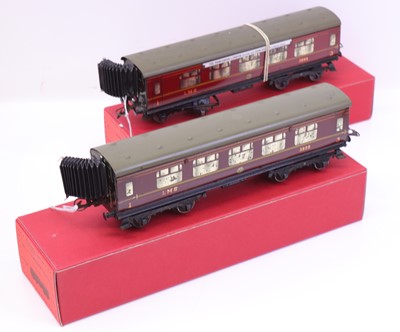 Lot 151 - Two 1937-41 Hornby 0-gauge No.2 bogie corridor...