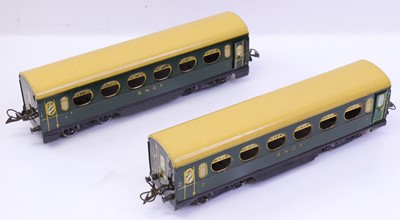 Lot 160 - Two Serie Hornby 0 gauge (France) No.4 coaches,...