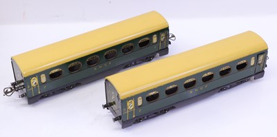 Lot 162 - Two Serie Hornby 0 gauge (France) No.4 coaches,...