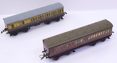Lot 148 - Two Hornby 0 gauge No.2 Suburban coaches, to...