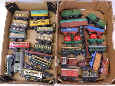 Lot 182 - Two trays containing various Hornby 0 gauge...