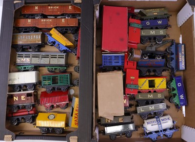 Lot 189 - Two trays containing various Hornby 0 gauge...