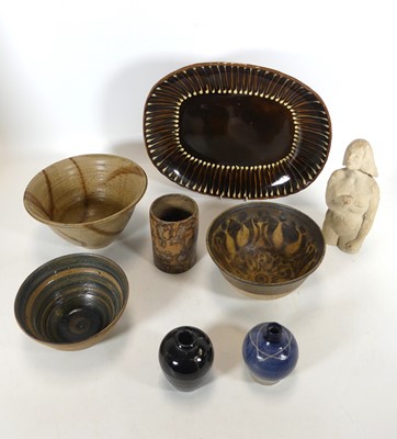 Lot 122 - A collection of studio pottery, to include a...