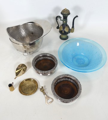 Lot 140 - A collection of items to include a novelty...