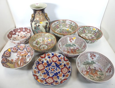 Lot 153 - A collection of oriental ceramics, to include...