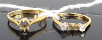 Lot 323 - An 18ct gold and platinum three-stone ring...