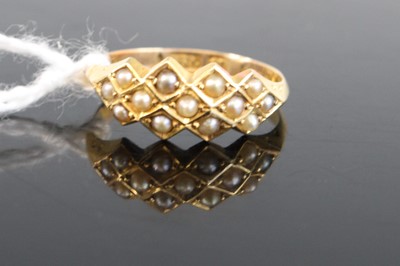 Lot 333 - A vintage 15ct gold and seed pearl set...