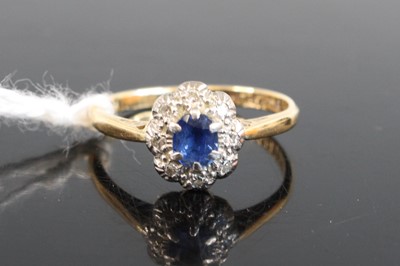 Lot 340 - A vintage 18ct gold sap[phire and diamond...