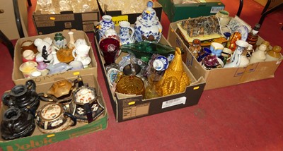 Lot 209 - A collection of ceramics and glass to include...