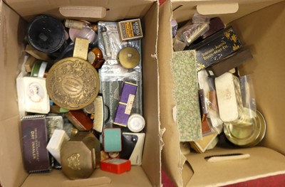 Lot 217 - A collection of miscellaneous items to include...
