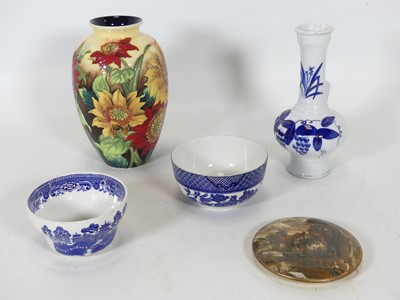 Lot 230 - A collection of ceramics to include an Old...