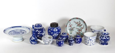 Lot 243 - A collection of Chinese ceramics, to include a...