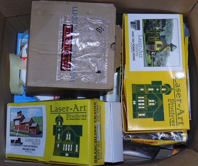 Lot 1523 - A tray of mixed diecast vehicles, railway...