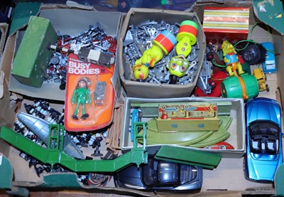 Lot 1539 - One tray of mixed diecast and lead hollow cast...