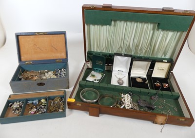 Lot 314 - A collection of miscellaneous items, to...