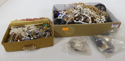 Lot 317 - A collection of assorted costume jewellery, to...