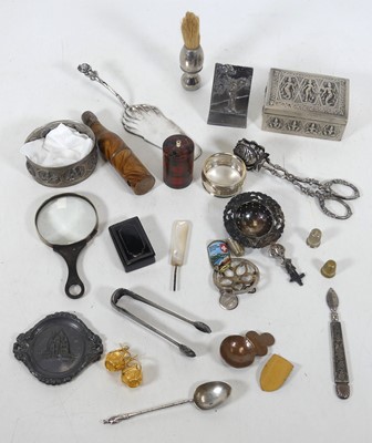 Lot 389 - A collection of miscellaneous items to include...