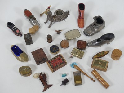 Lot 391 - A collection of miscellaneous items to include...