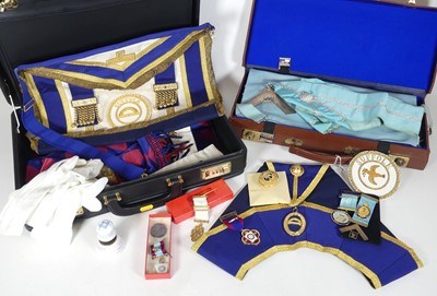 Lot 395 - A leather case containing a collection of...