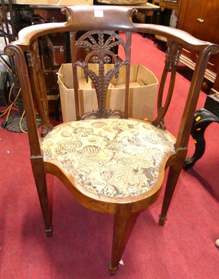 Lot 1362 - An Edwardian mahogany pierced splat back tub...