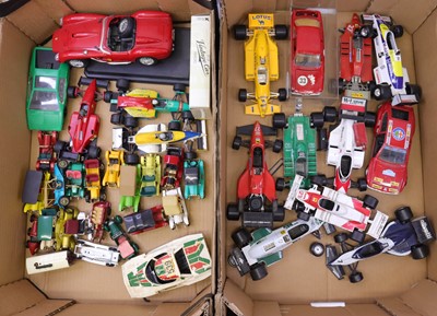 Lot 2008 - Two trays containing various scales loose and...