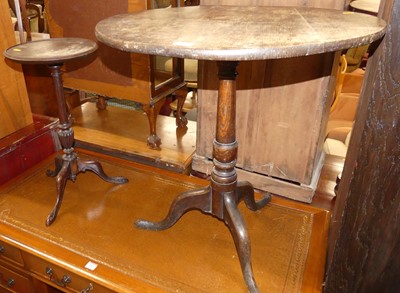 Lot 1424 - A circa 1800 oak circular tilt-top pedestal...