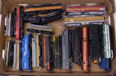Lot 901 - One tray of mixed HO Scale American Outline...