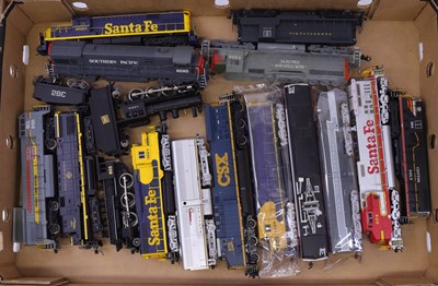 Lot 898 - One tray containing various HO scale American...