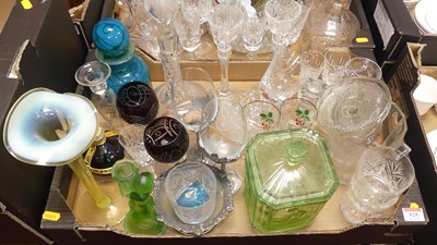 Lot 525 - A collection of glass, to include a vaseline...