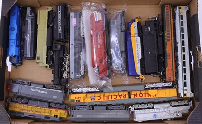 Lot 900 - One tray containing various HO scale American...