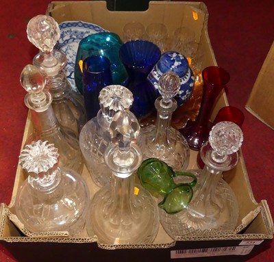 Lot 534 - A collection of ceramics and glass, to include...